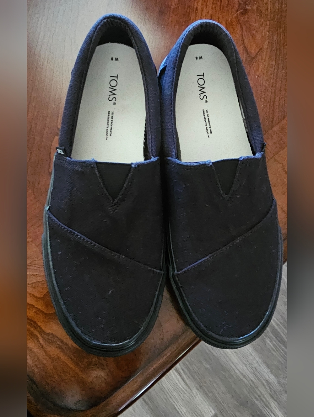 TOMS Classic Slip-ons in Black Canvas Womens Size 8 EUC - Picture 2 of 16